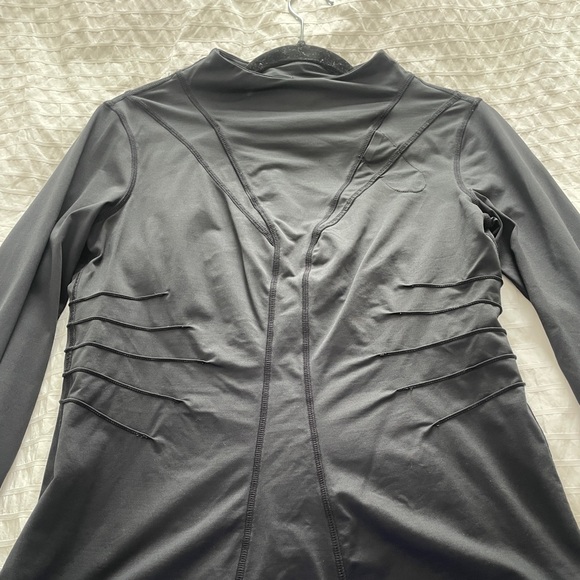 Lululemon Black Running pullover. Size 8 - Picture 5 of 6
